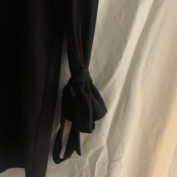 Lulua Black dress with sleeve detail - Picture 2 of 5